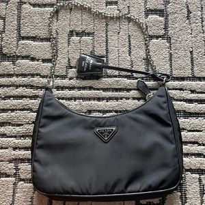 69
PRADA
Nylon Re-Edition 2005 Shoulder Bag Black